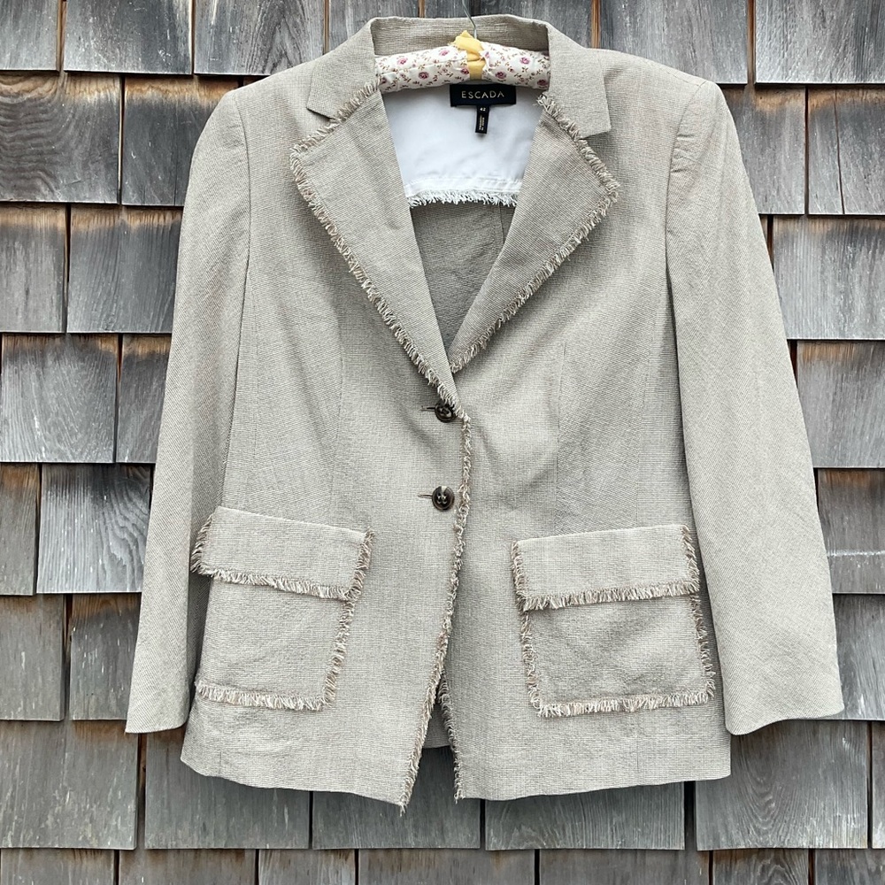 - Escada Blazer